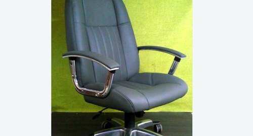 Перетяжка офисного кресла кожей. Мосальск